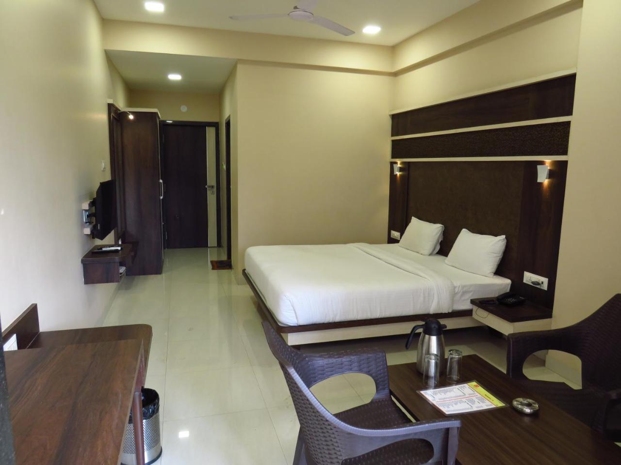 City Palace Resort Lonavala Exterior foto